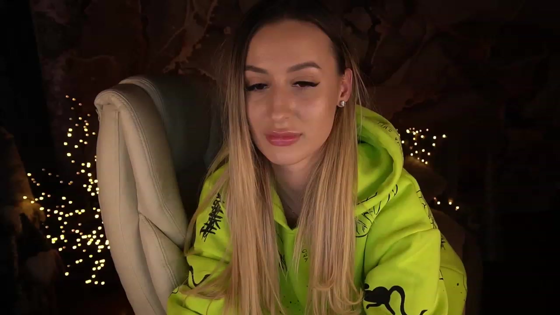 Gallery image thumbnail from LiaBrazzer's myfreecams stream on, 01/16/2023, 13:14 image 17 of 20
