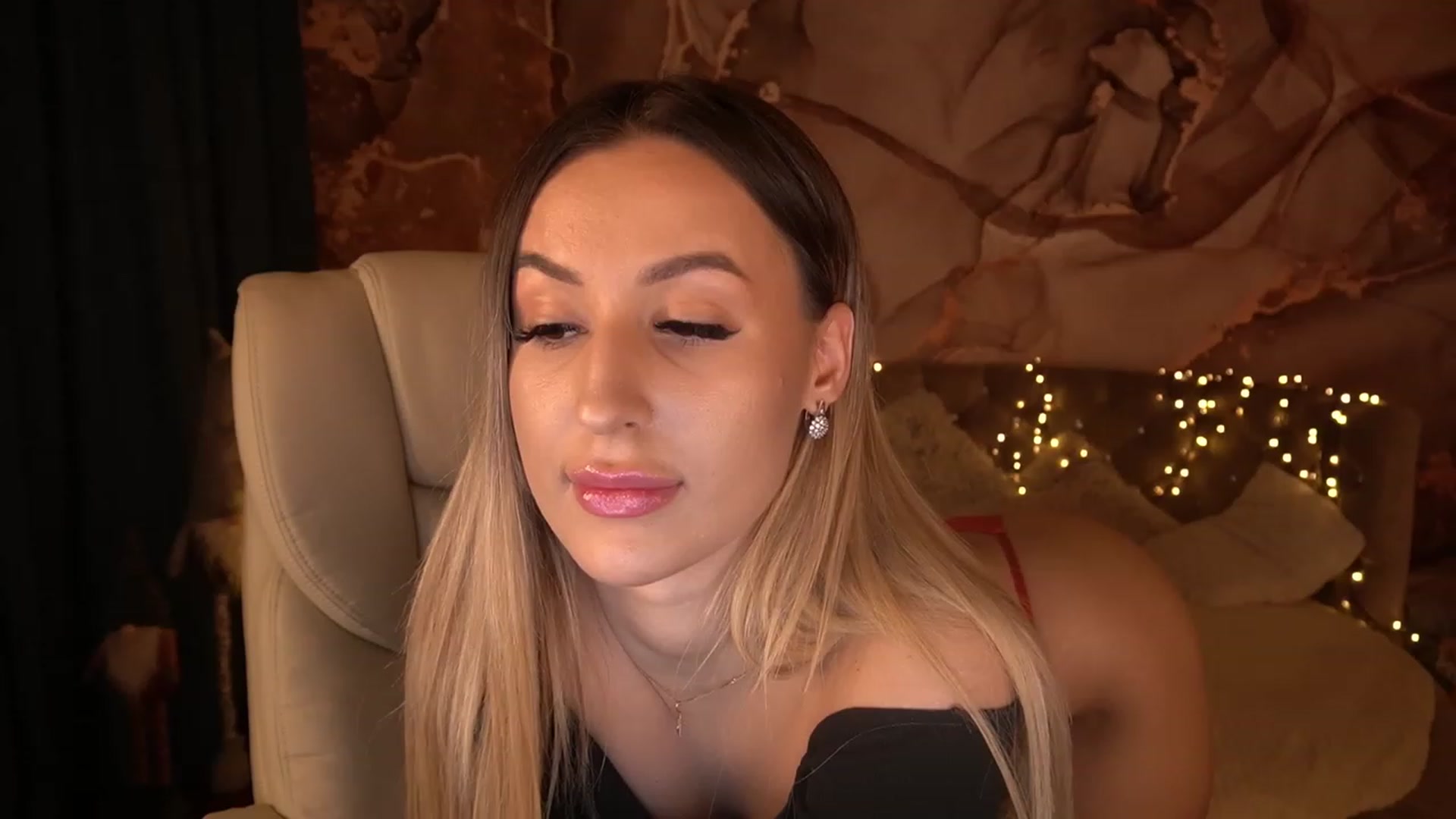 Gallery image thumbnail from LiaBrazzer's myfreecams stream on, 01/18/2023, 17:01 image 2 of 20