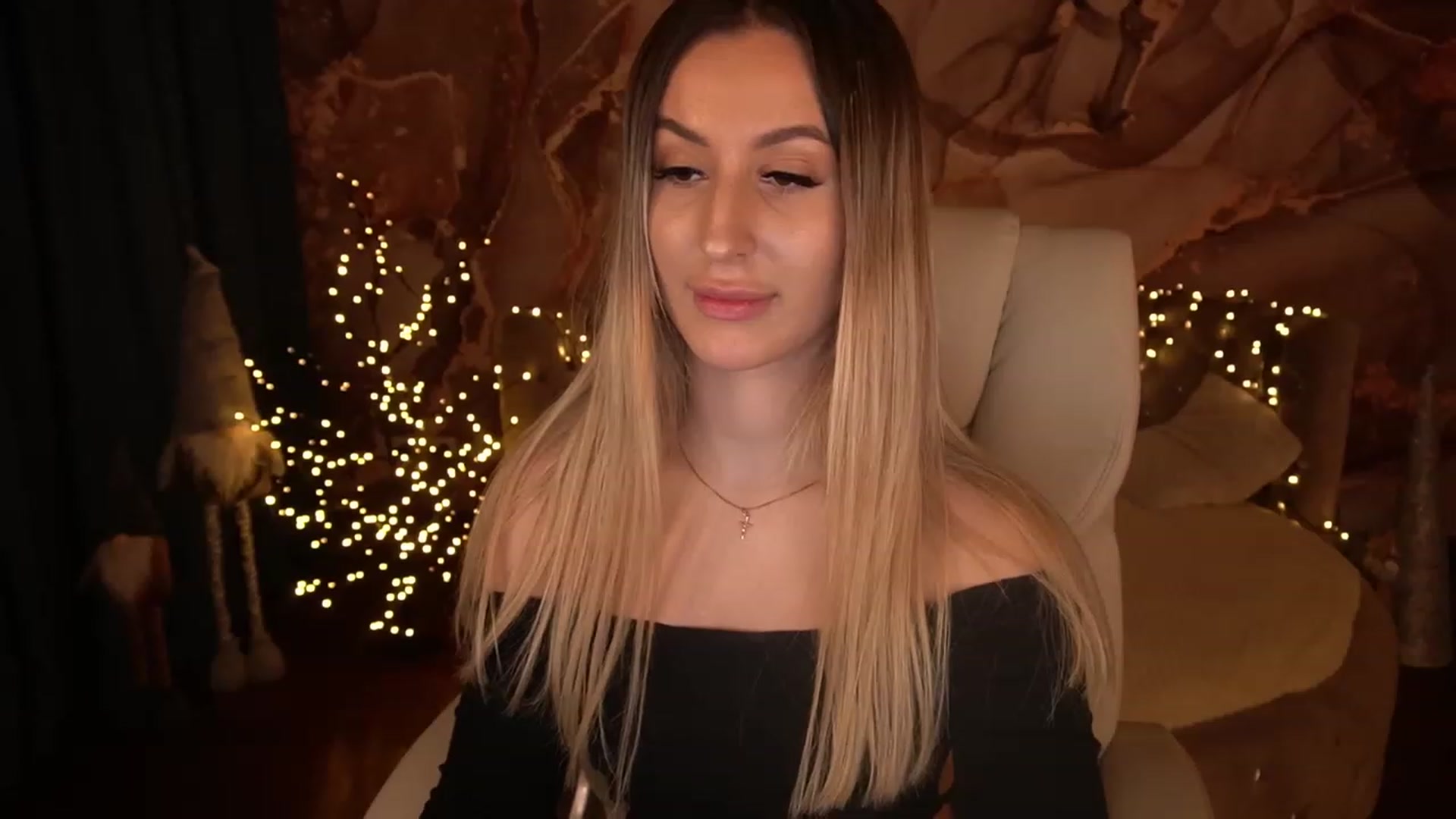Gallery image thumbnail from LiaBrazzer's myfreecams stream on, 01/18/2023, 17:01 image 15 of 20