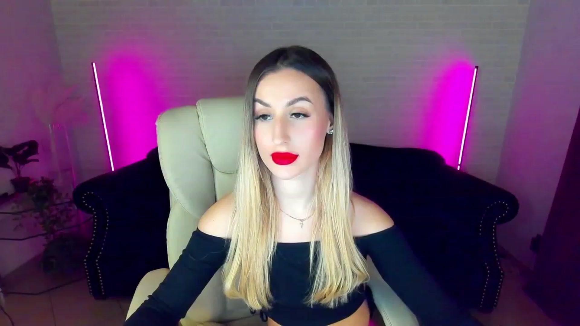 Gallery image thumbnail from LiaBrazzer's myfreecams stream on, 01/20/2023, 15:21 image 3 of 20
