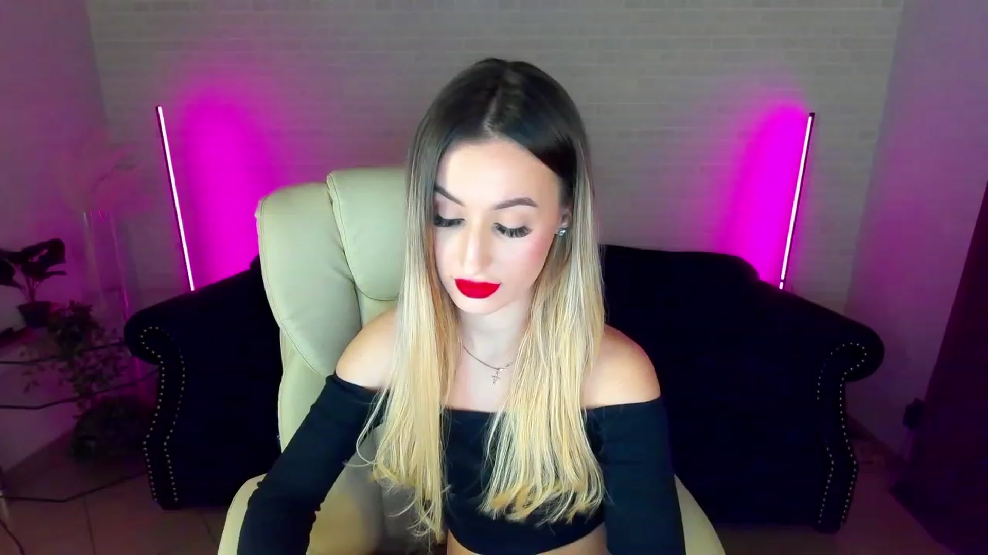 Gallery image thumbnail from LiaBrazzer's myfreecams stream on, 01/20/2023, 15:21 image 15 of 20