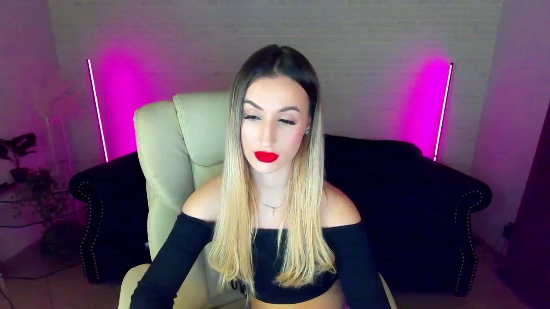Gallery image thumbnail from LiaBrazzer's myfreecams stream on, 01/20/2023, 15:21 image 6 of 20