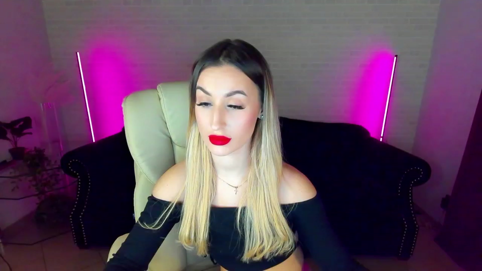 Gallery image thumbnail from LiaBrazzer's myfreecams stream on, 01/20/2023, 15:21 image 18 of 20