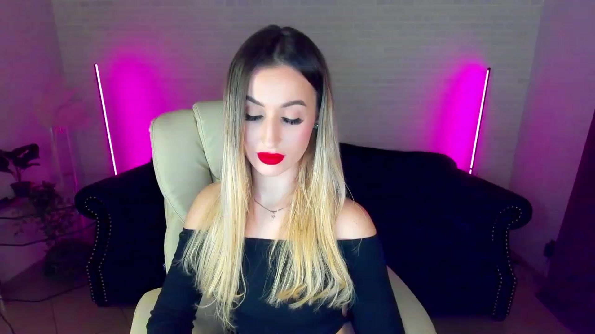 Gallery image thumbnail from LiaBrazzer's myfreecams stream on, 01/20/2023, 15:21 image 20 of 20