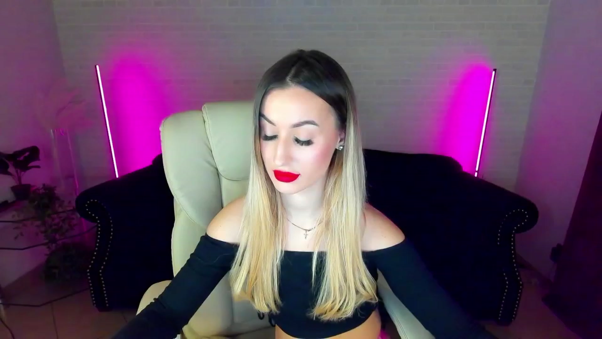 Gallery image thumbnail from LiaBrazzer's myfreecams stream on, 01/20/2023, 15:21 image 4 of 20