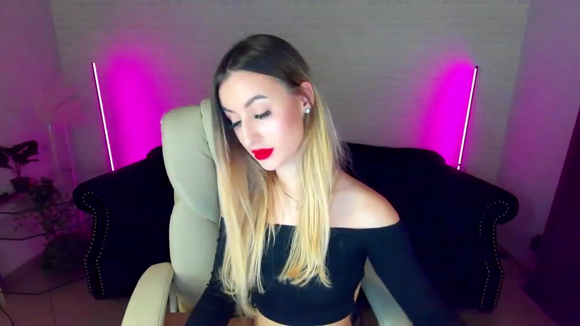 Gallery image thumbnail from LiaBrazzer's myfreecams stream on, 01/20/2023, 15:21 image 13 of 20