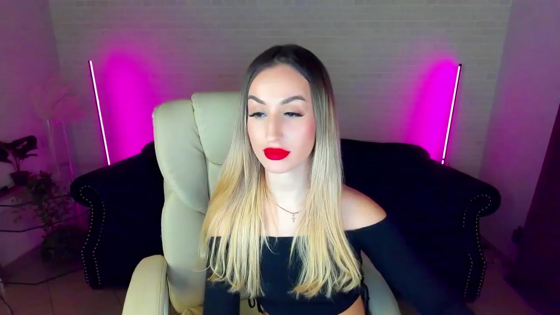Gallery image thumbnail from LiaBrazzer's myfreecams stream on, 01/20/2023, 15:21 image 12 of 20