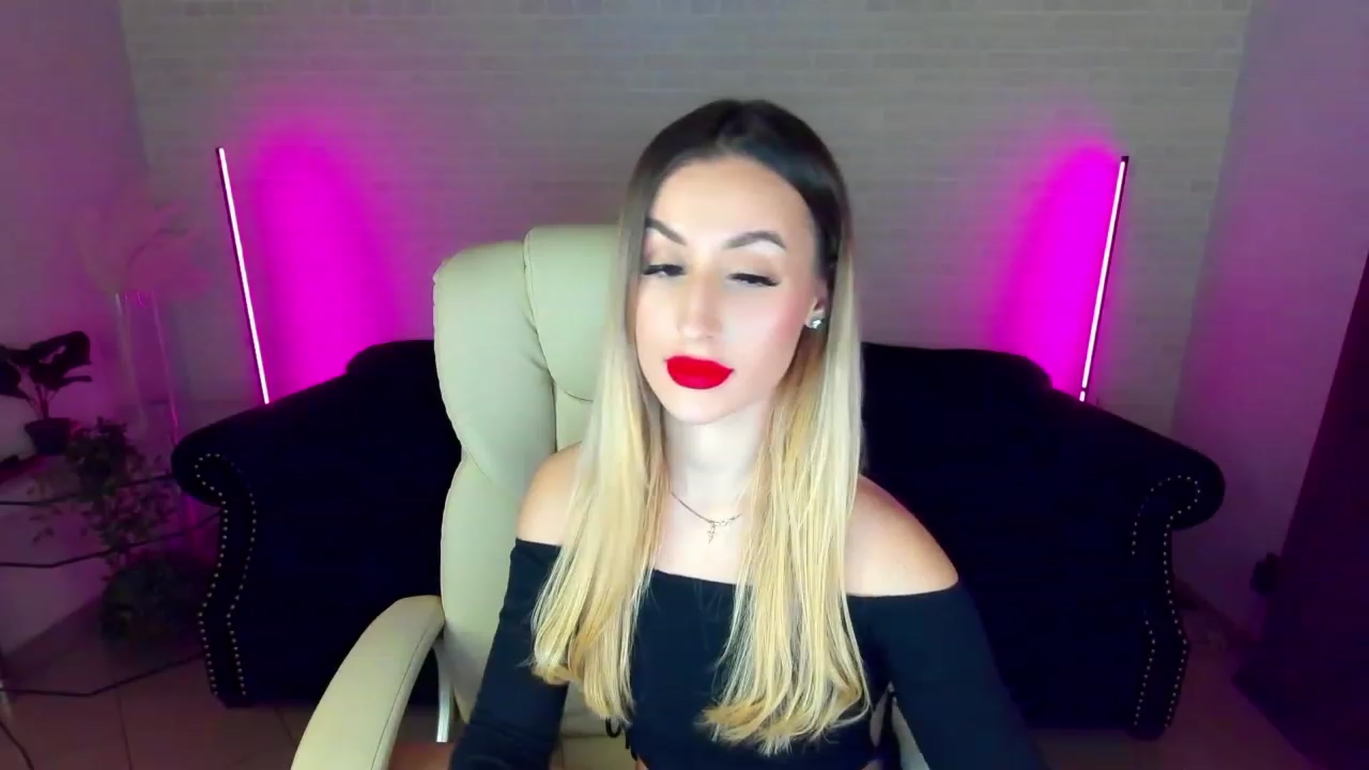 Gallery image thumbnail from LiaBrazzer's myfreecams stream on, 01/20/2023, 15:21 image 2 of 20