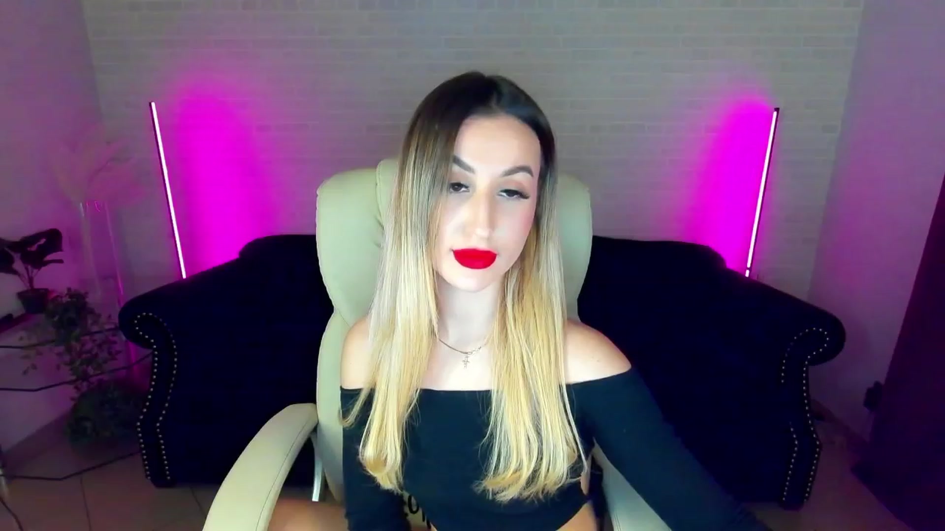 Gallery image thumbnail from LiaBrazzer's myfreecams stream on, 01/20/2023, 15:21 image 1 of 20