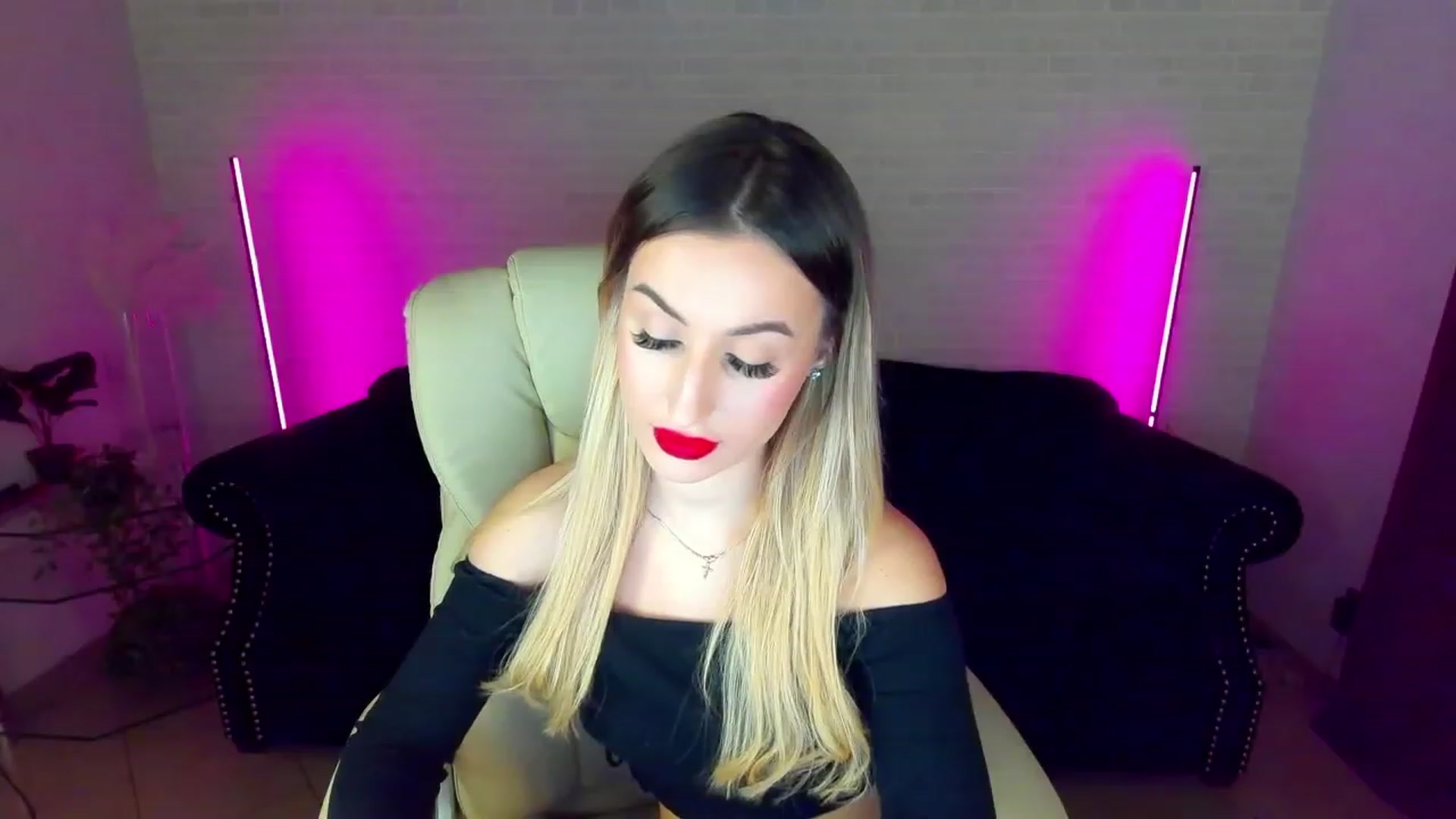 Gallery image thumbnail from LiaBrazzer's myfreecams stream on, 01/20/2023, 15:21 image 17 of 20