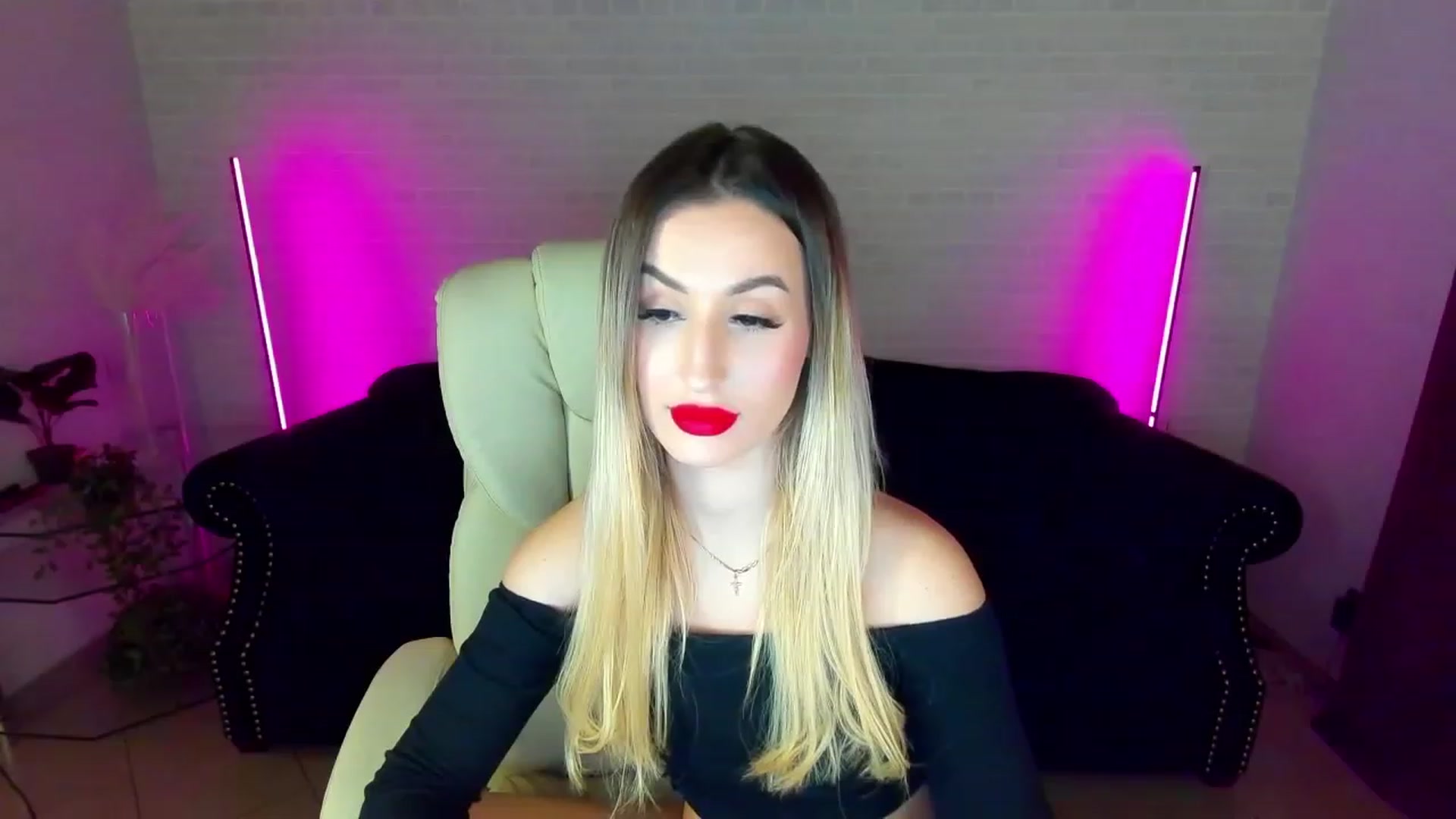 Gallery image thumbnail from LiaBrazzer's myfreecams stream on, 01/20/2023, 15:21 image 9 of 20