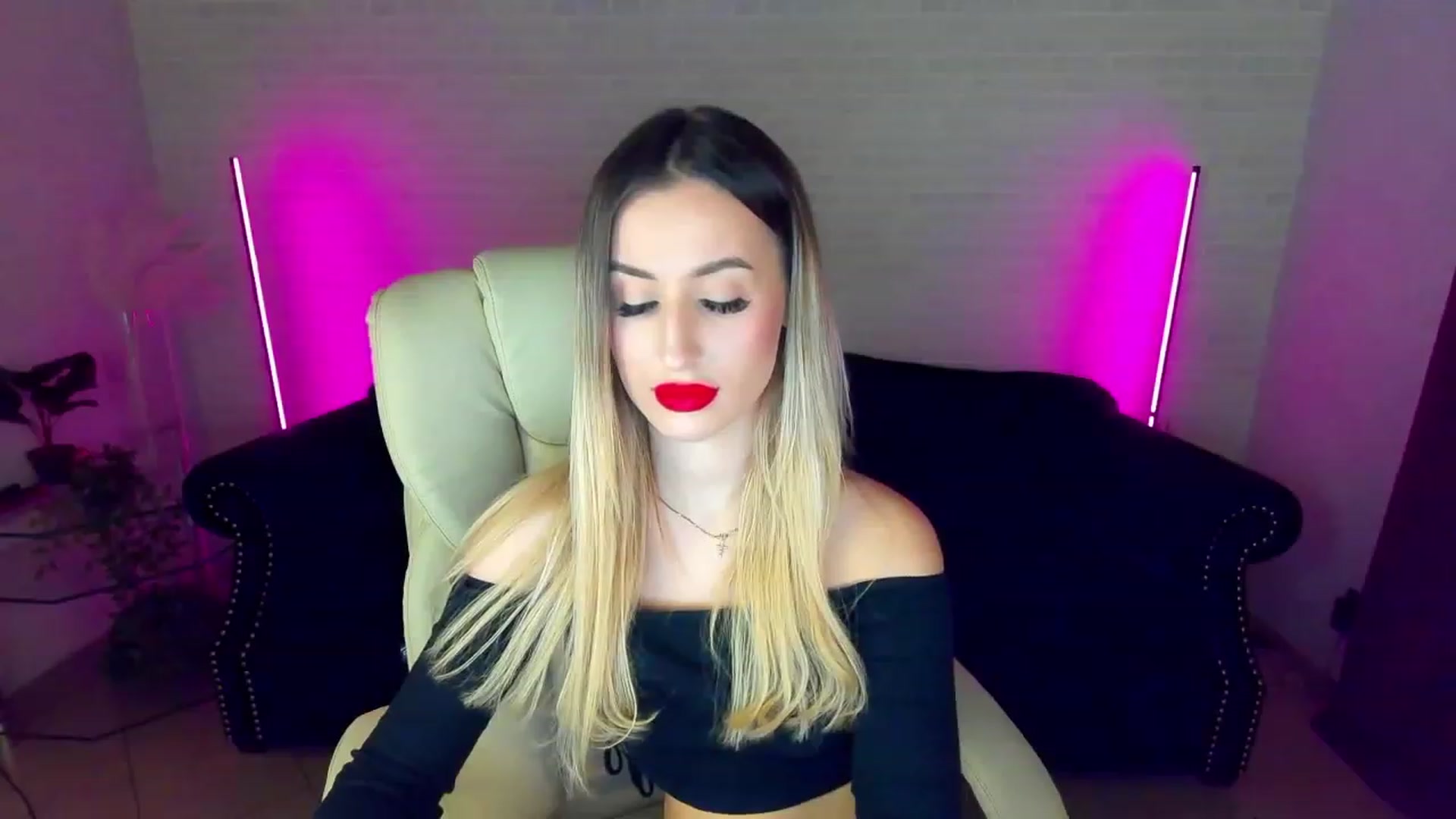 Gallery image thumbnail from LiaBrazzer's myfreecams stream on, 01/20/2023, 15:21 image 19 of 20