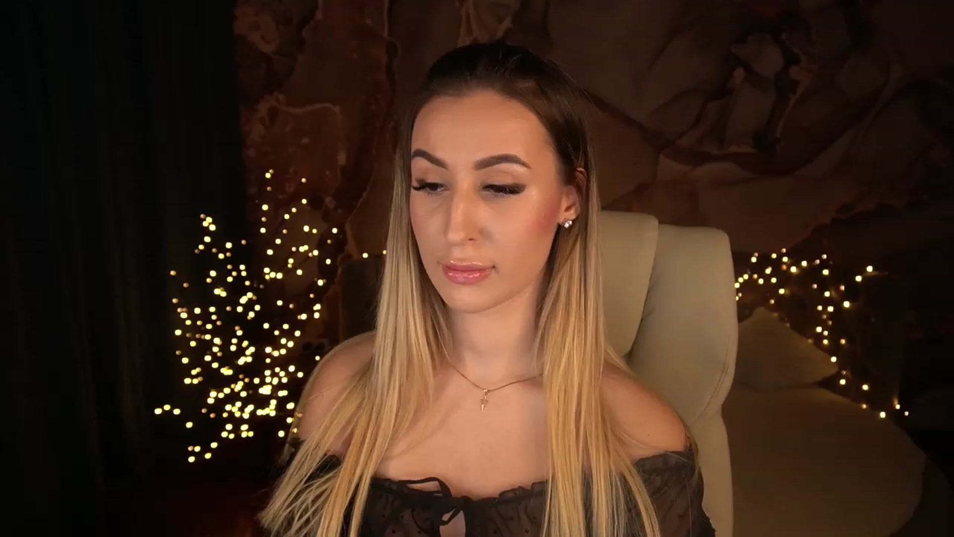 Gallery image thumbnail from LiaBrazzer's myfreecams stream on, 01/21/2023, 16:30 image 1 of 20