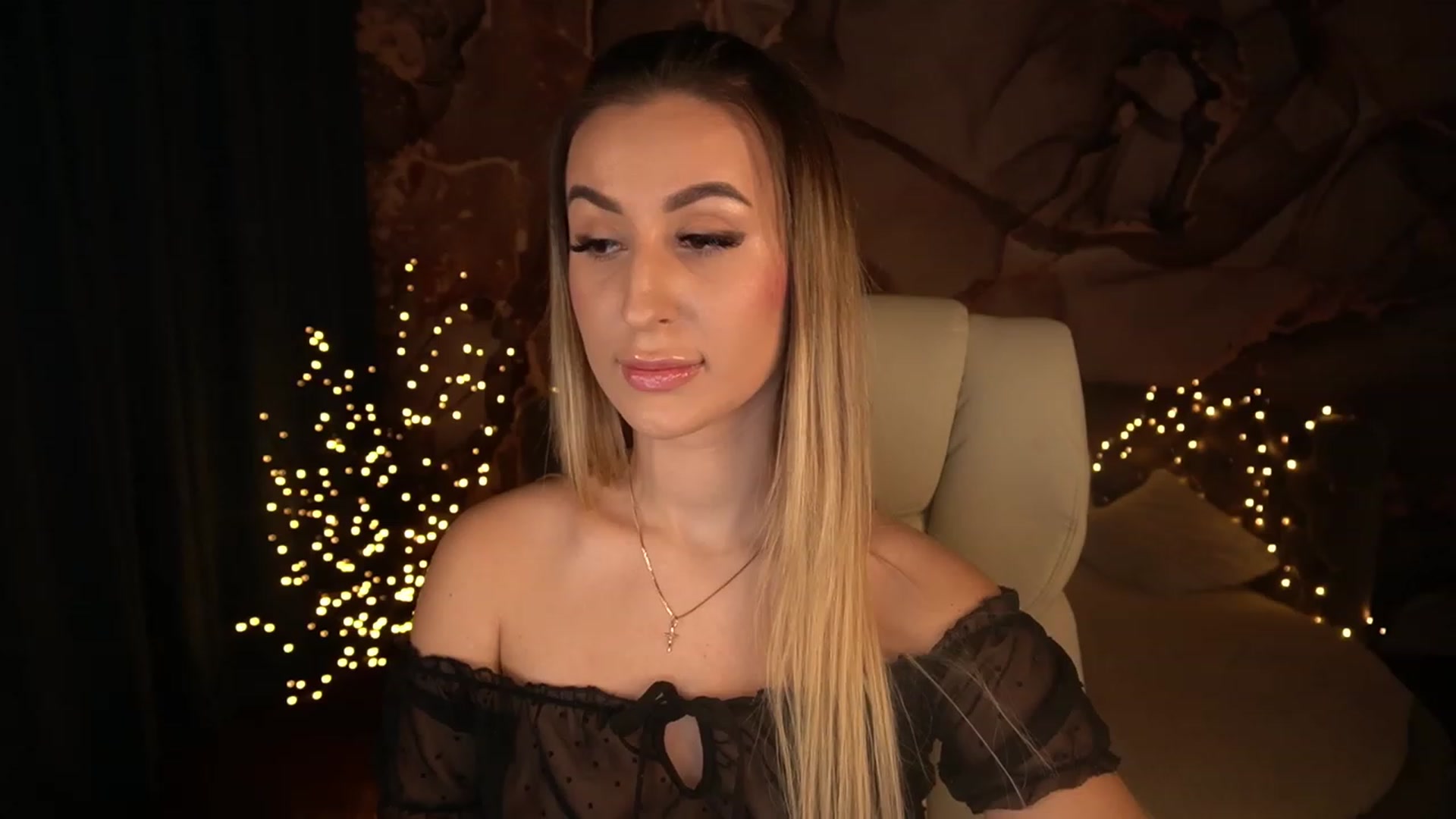 Gallery image thumbnail from LiaBrazzer's myfreecams stream on, 01/21/2023, 16:30 image 6 of 20
