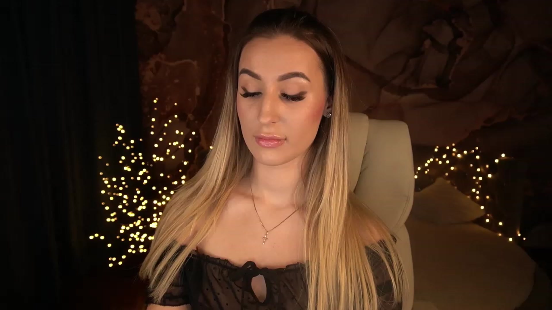 Gallery image thumbnail from LiaBrazzer's myfreecams stream on, 01/21/2023, 16:30 image 7 of 20