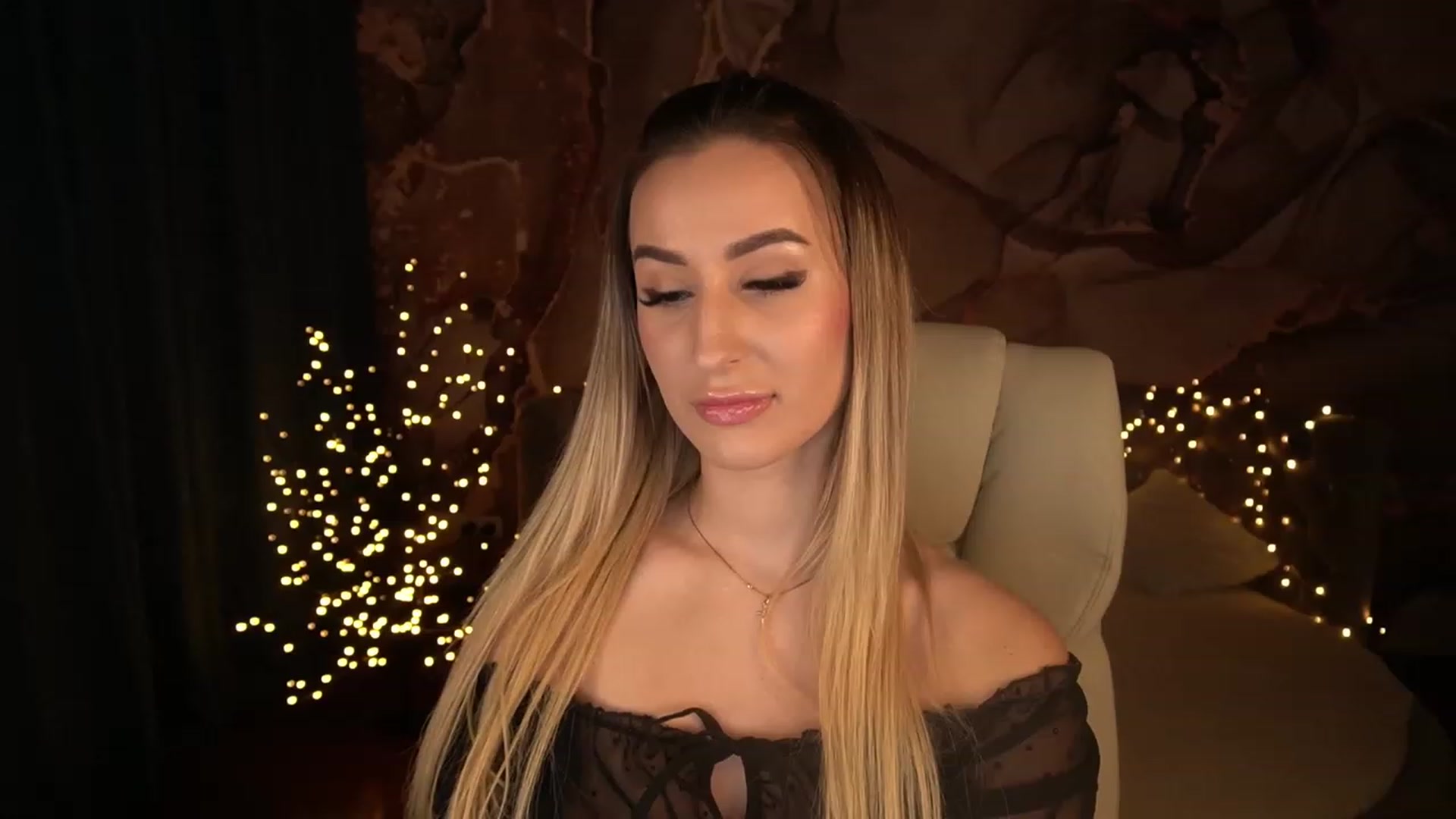 Gallery image thumbnail from LiaBrazzer's myfreecams stream on, 01/21/2023, 16:30 image 4 of 20