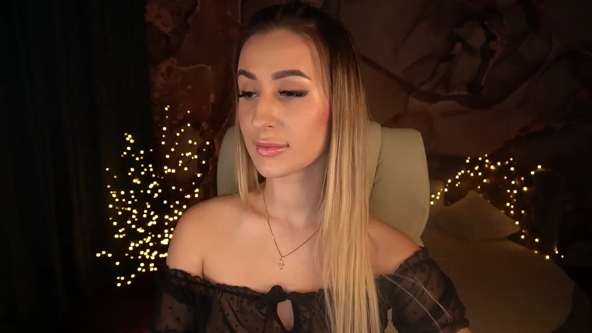 Gallery image thumbnail from LiaBrazzer's myfreecams stream on, 01/21/2023, 16:30 image 5 of 20