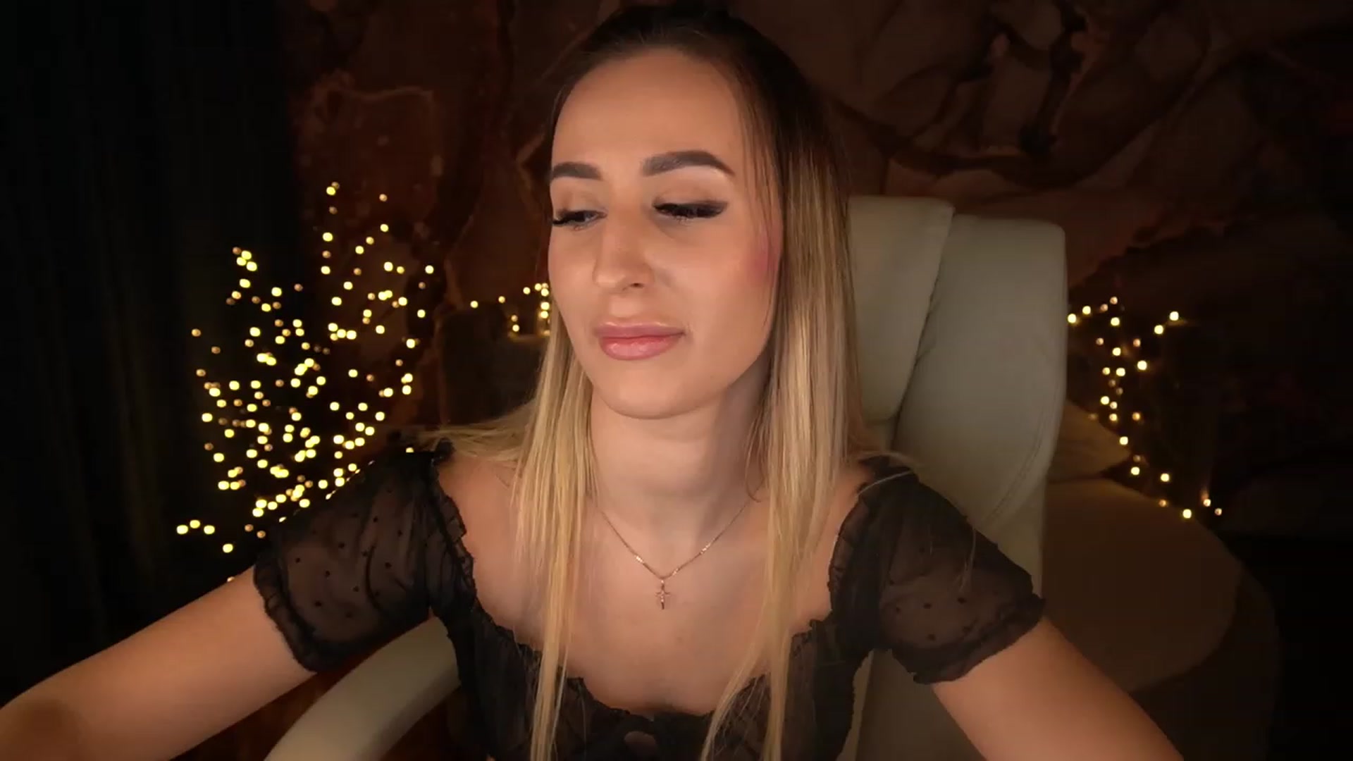 Gallery image thumbnail from LiaBrazzer's myfreecams stream on, 01/21/2023, 17:06 image 17 of 20
