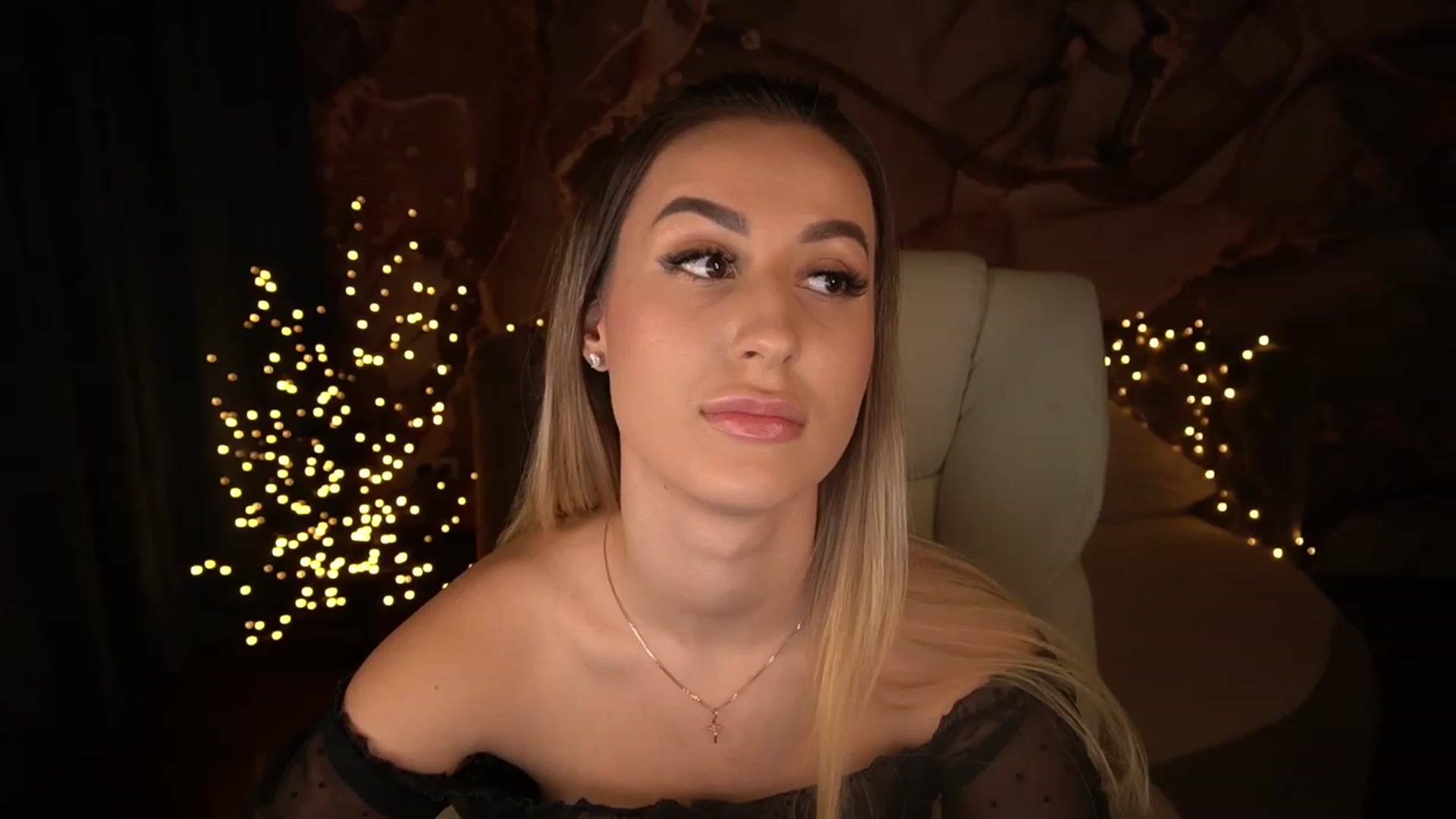Gallery image thumbnail from LiaBrazzer's myfreecams stream on, 01/21/2023, 17:06 image 7 of 20