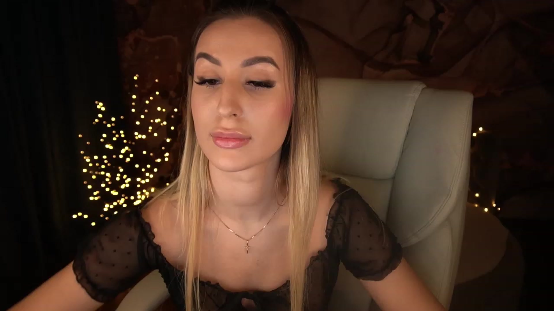 Gallery image thumbnail from LiaBrazzer's myfreecams stream on, 01/21/2023, 17:06 image 16 of 20