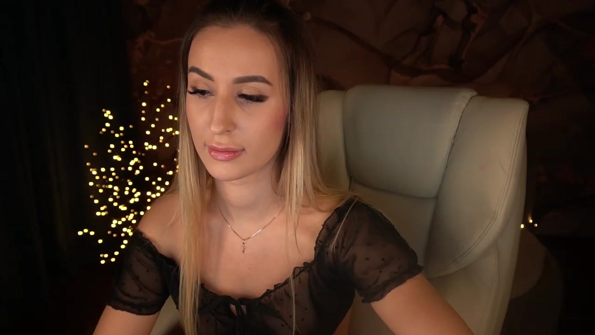 Gallery image thumbnail from LiaBrazzer's myfreecams stream on, 01/21/2023, 17:06 image 10 of 20