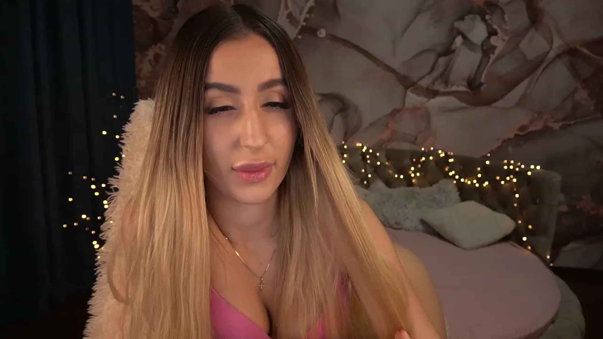 Gallery image thumbnail from LiaBrazzer's myfreecams stream on, 01/28/2023, 16:58 image 13 of 20