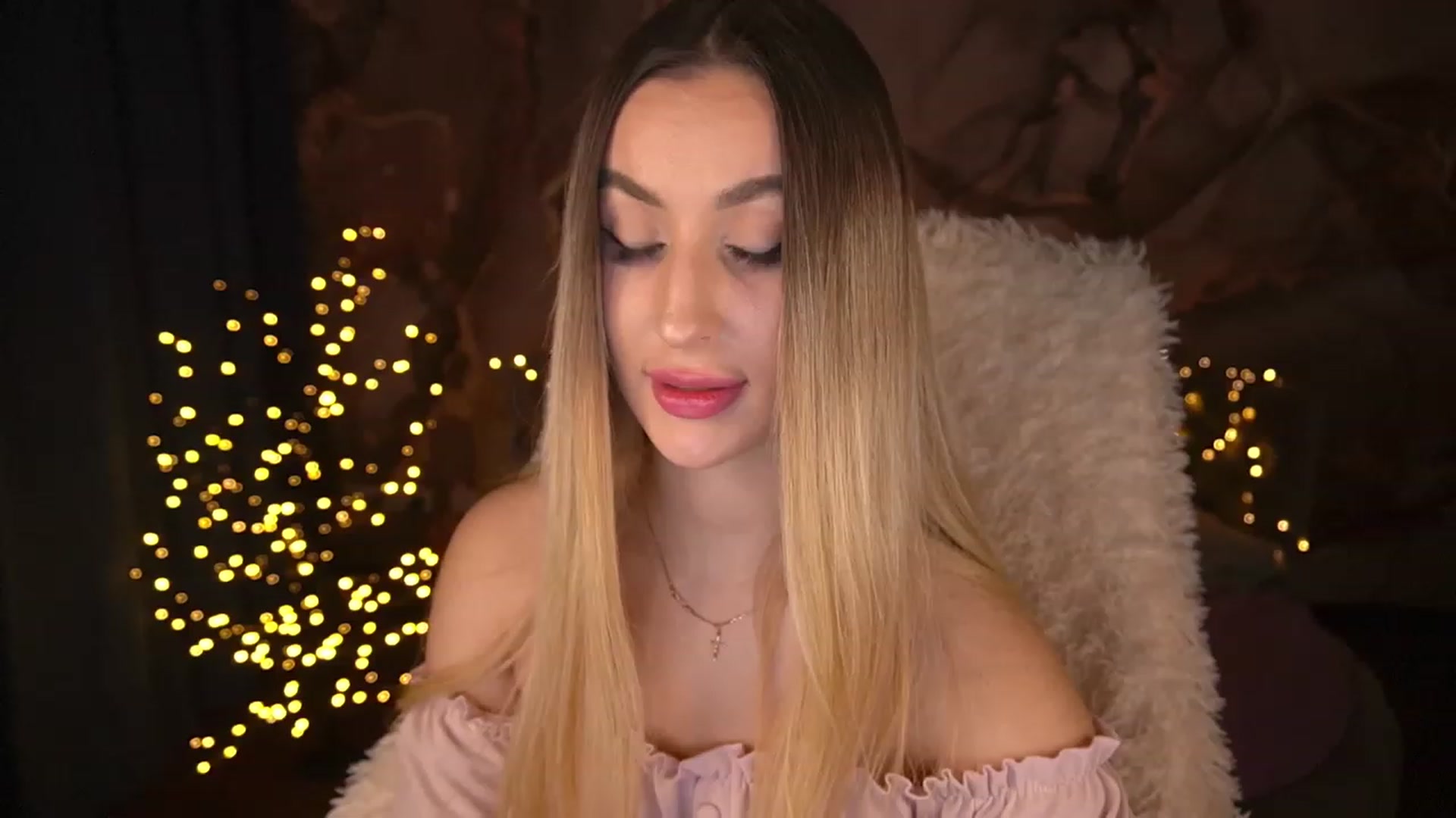 Gallery image thumbnail from LiaBrazzer's myfreecams stream on, 02/04/2023, 16:10 image 7 of 20