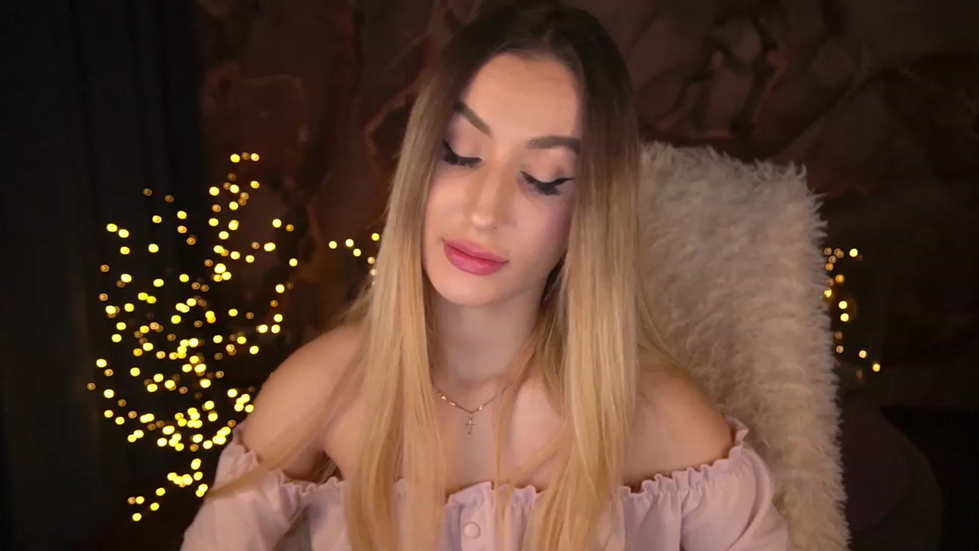 Gallery image thumbnail from LiaBrazzer's myfreecams stream on, 02/04/2023, 16:10 image 11 of 20