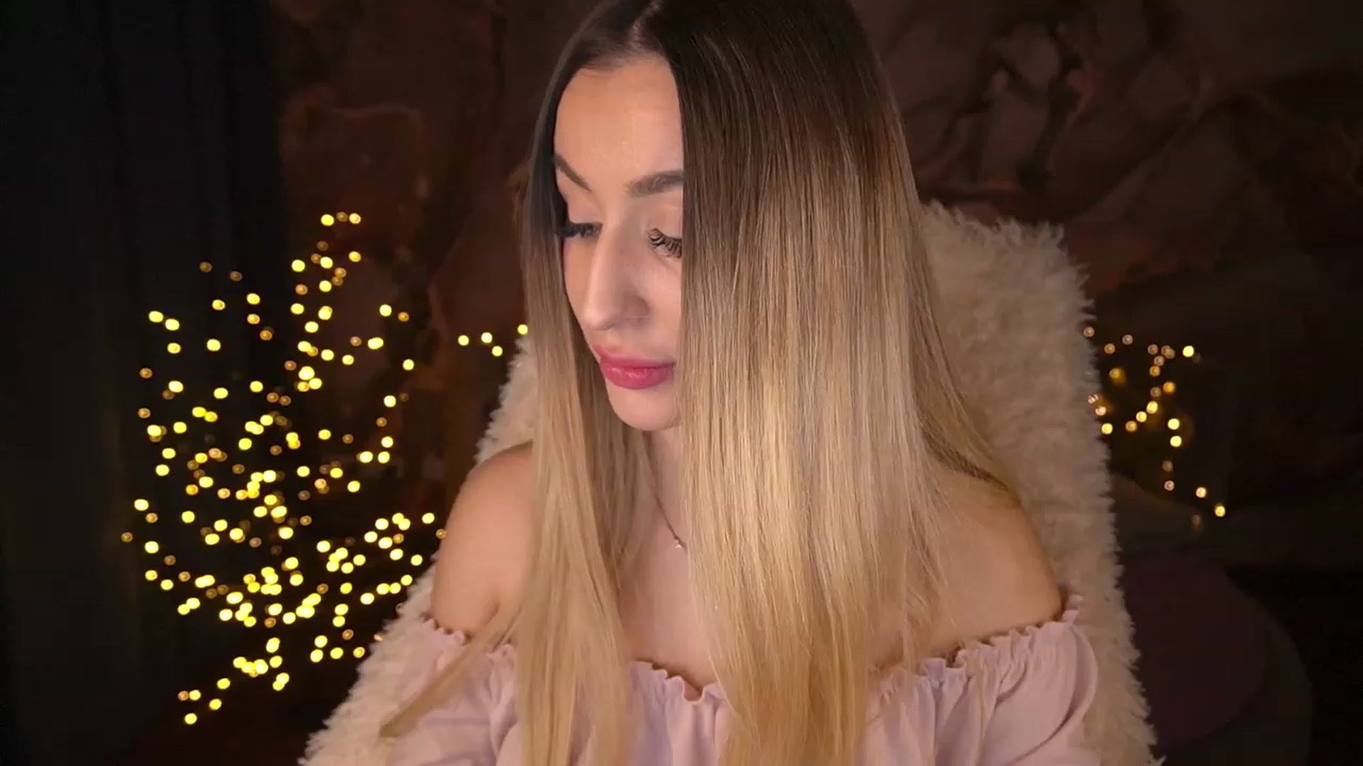 Gallery image thumbnail from LiaBrazzer's myfreecams stream on, 02/04/2023, 16:10 image 14 of 20