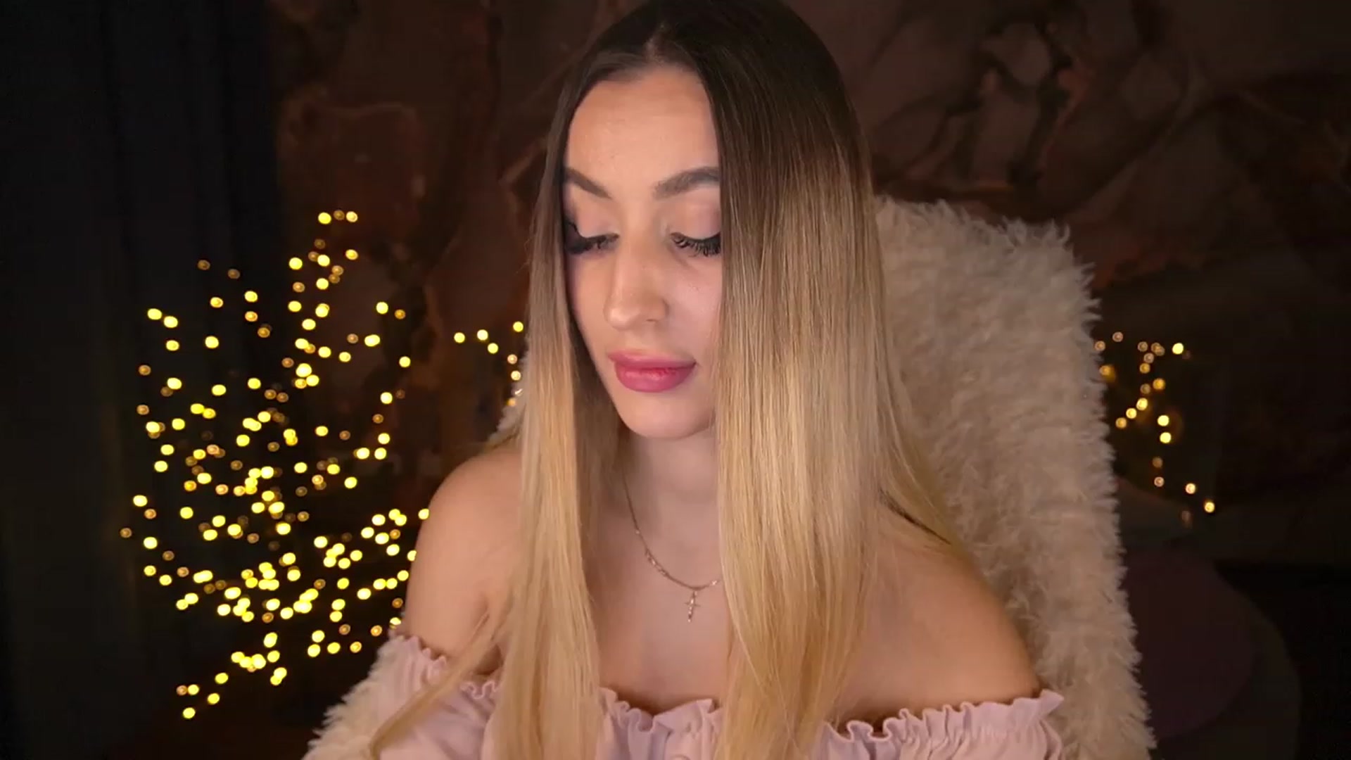 Gallery image thumbnail from LiaBrazzer's myfreecams stream on, 02/04/2023, 16:10 image 10 of 20