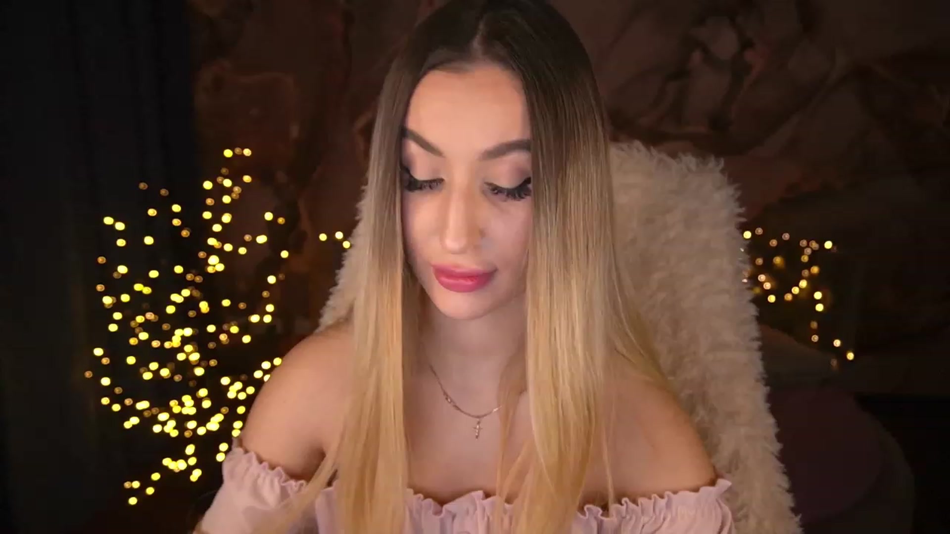 Gallery image thumbnail from LiaBrazzer's myfreecams stream on, 02/04/2023, 16:10 image 13 of 20