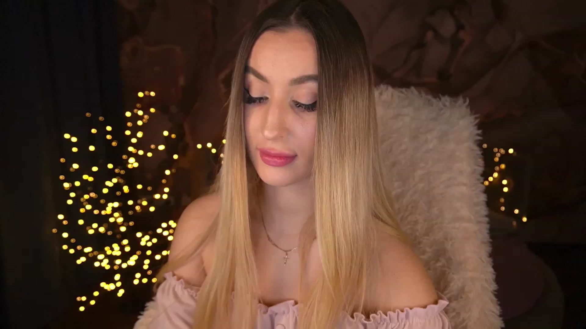Gallery image thumbnail from LiaBrazzer's myfreecams stream on, 02/04/2023, 16:10 image 6 of 20