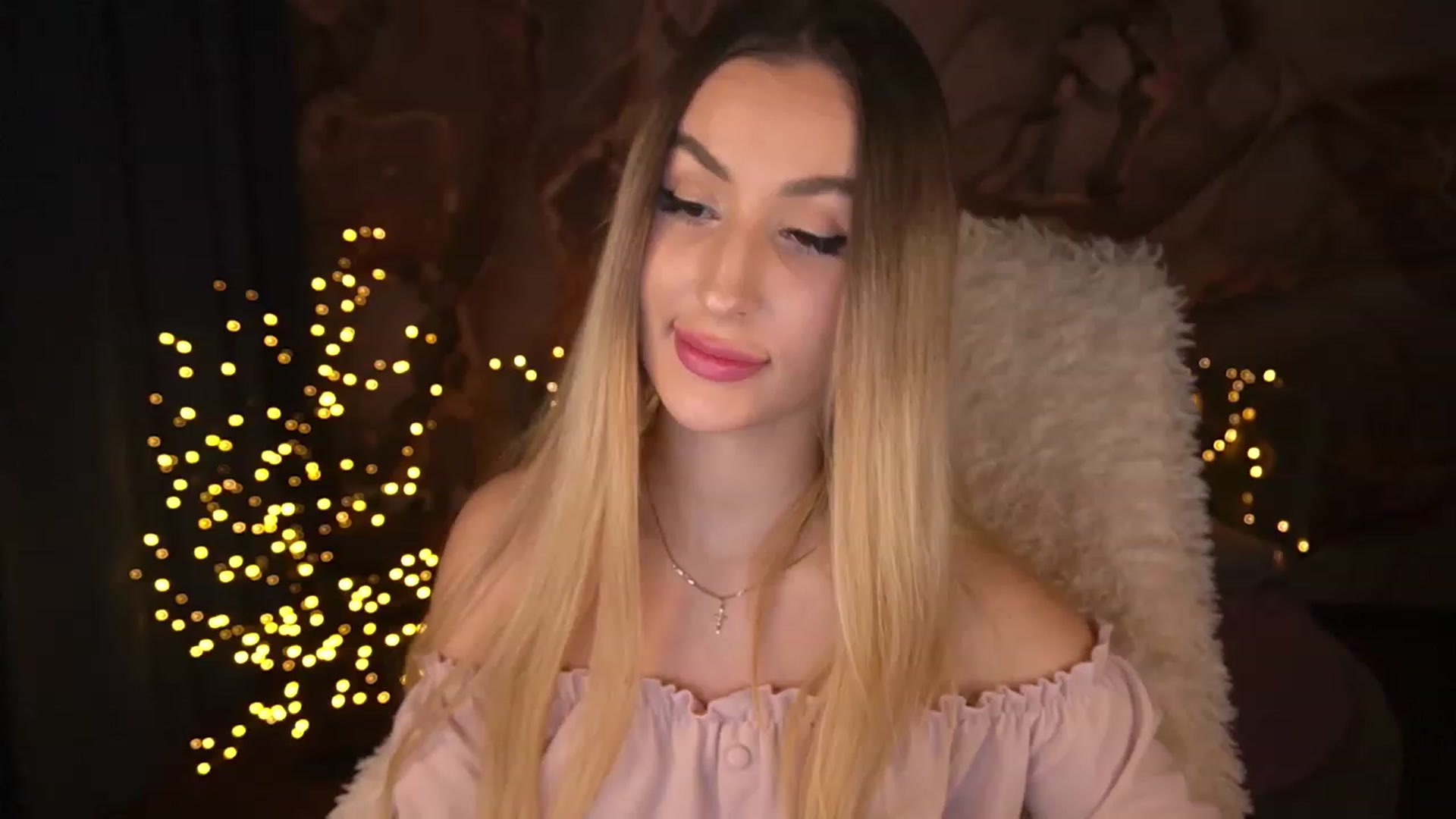 Gallery image thumbnail from LiaBrazzer's myfreecams stream on, 02/04/2023, 16:10 image 4 of 20