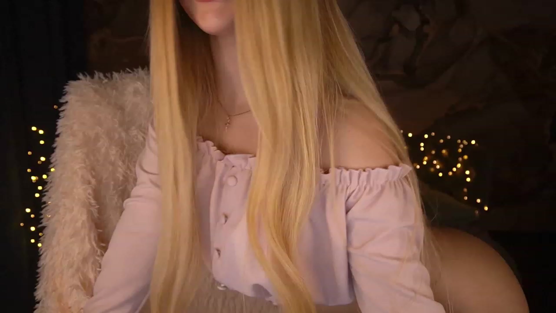 Gallery image thumbnail from LiaBrazzer's myfreecams stream on, 02/04/2023, 16:10 image 17 of 20