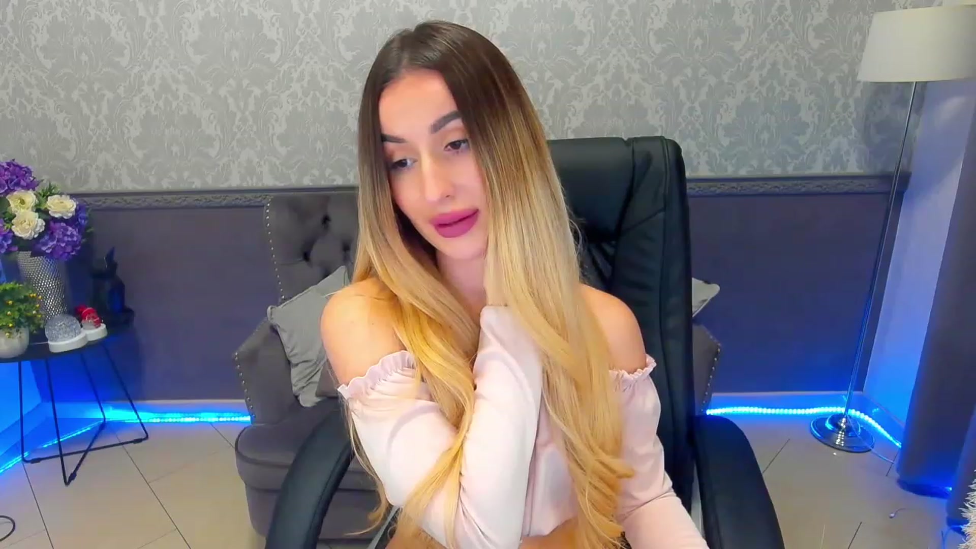 Gallery image thumbnail from LiaBrazzer's myfreecams stream on, 02/11/2023, 16:08 image 17 of 20