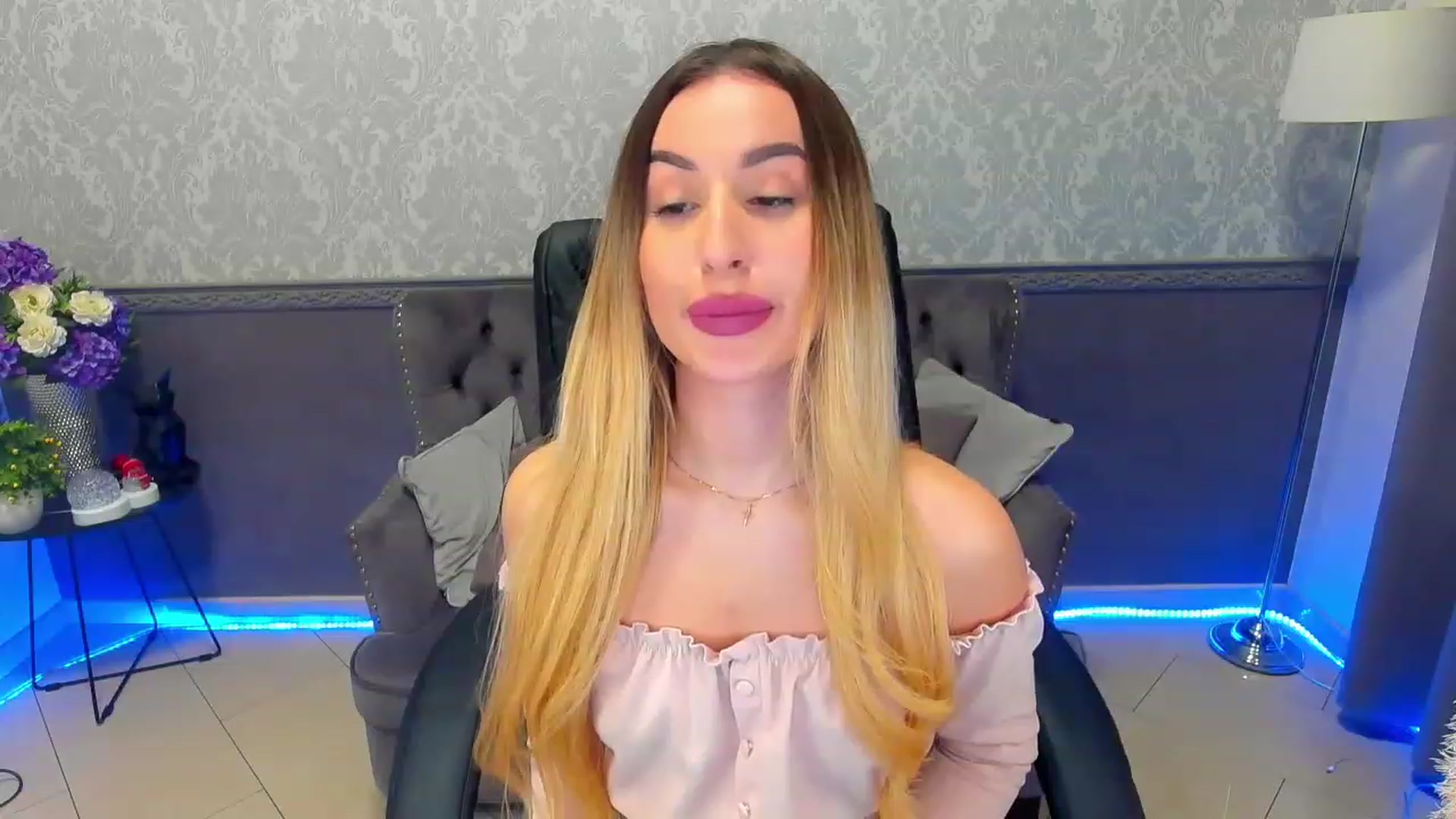 Gallery image thumbnail from LiaBrazzer's myfreecams stream on, 02/11/2023, 16:08 image 3 of 20