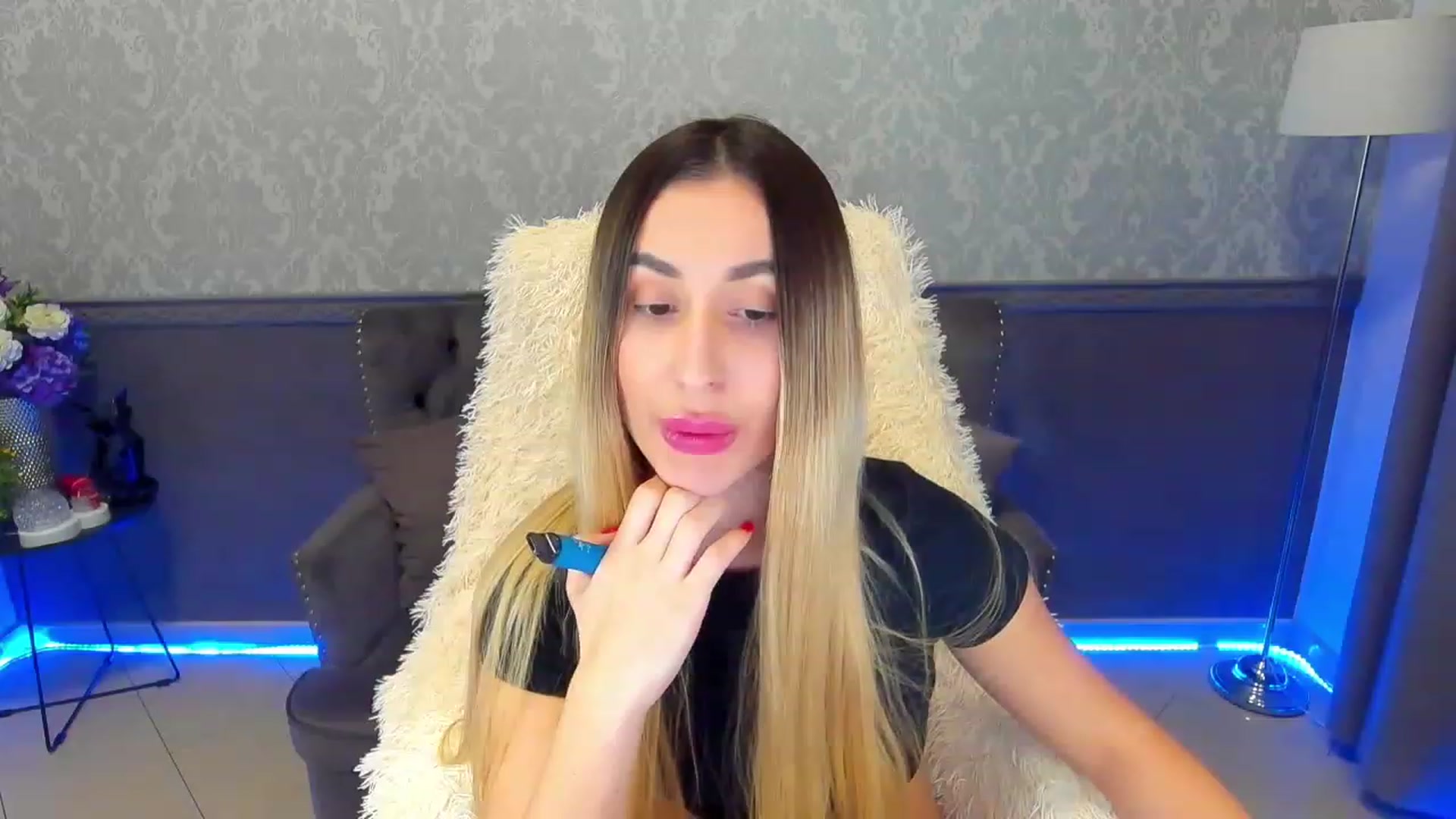 Gallery image thumbnail from LiaBrazzer's myfreecams stream on, 02/12/2023, 17:03 image 13 of 20