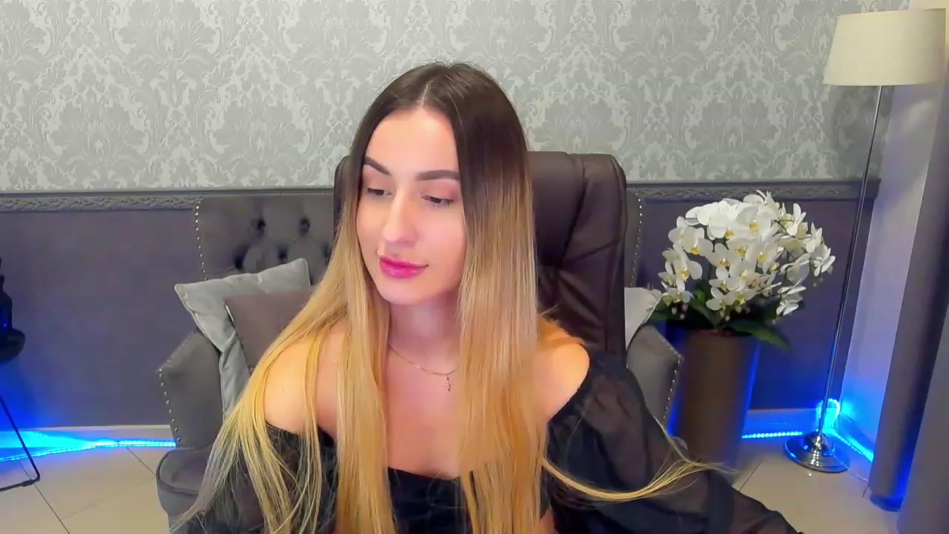 Gallery image thumbnail from LiaBrazzer's myfreecams stream on, 02/14/2023, 15:08 image 8 of 20
