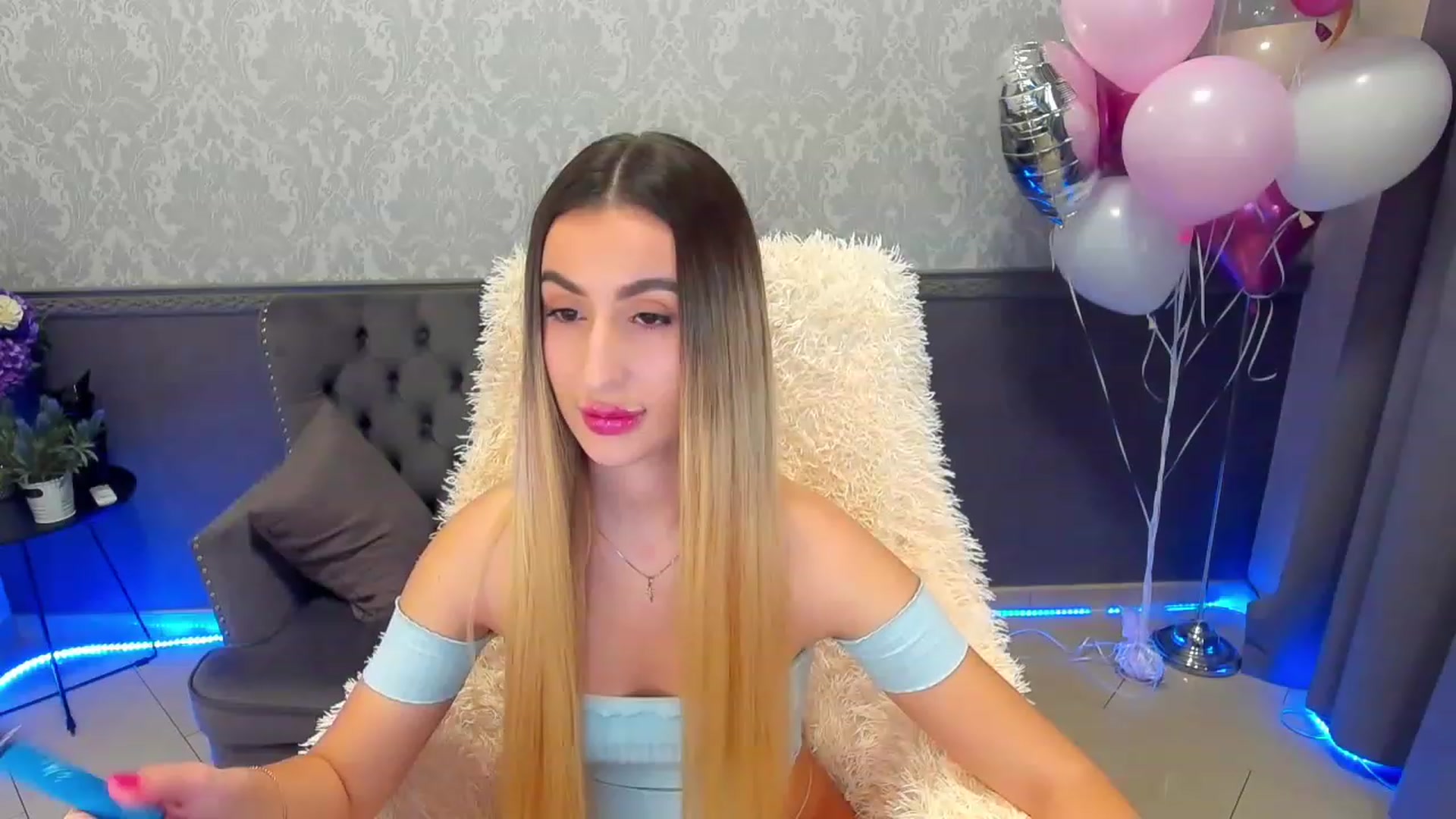 Gallery image thumbnail from LiaBrazzer's myfreecams stream on, 02/18/2023, 17:20 image 6 of 20
