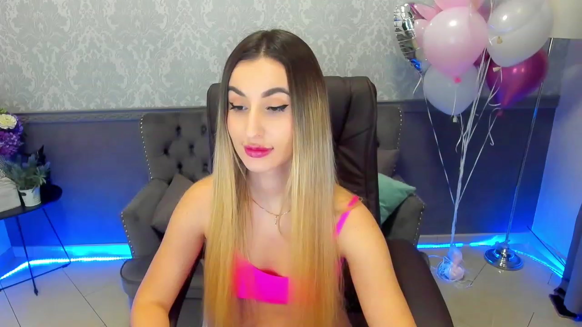 Gallery image thumbnail from LiaBrazzer's myfreecams stream on, 02/19/2023, 18:53 image 13 of 20