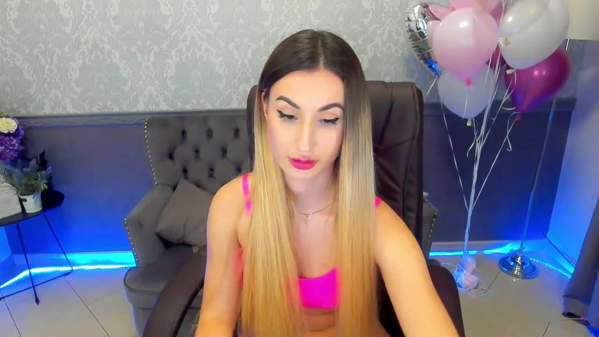 Gallery image thumbnail from LiaBrazzer's myfreecams stream on, 02/19/2023, 18:53 image 16 of 20
