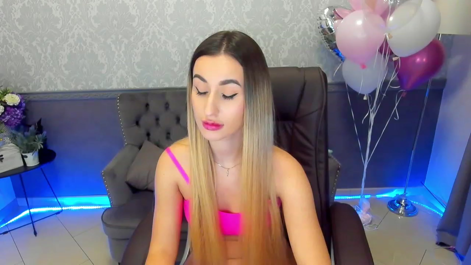 Gallery image thumbnail from LiaBrazzer's myfreecams stream on, 02/19/2023, 18:53 image 18 of 20