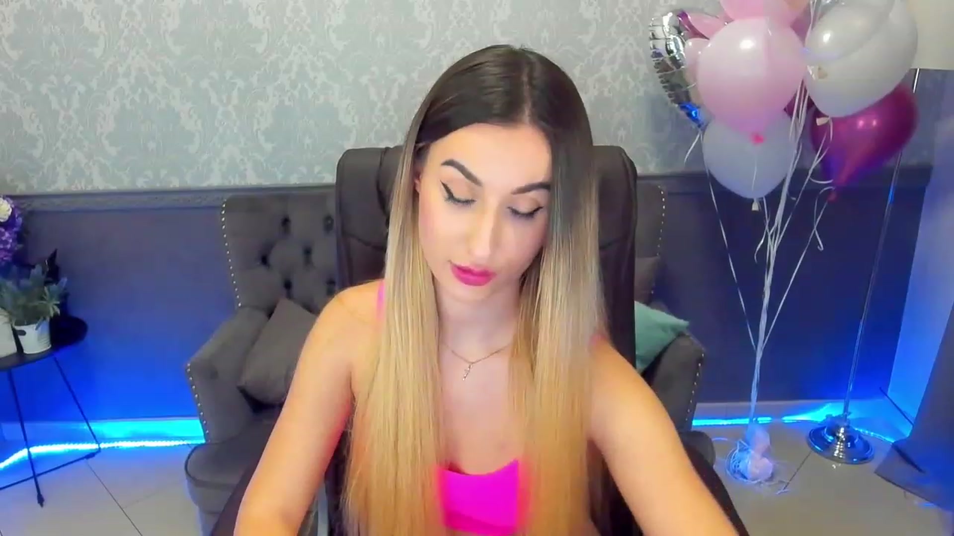 Gallery image thumbnail from LiaBrazzer's myfreecams stream on, 02/19/2023, 18:53 image 10 of 20