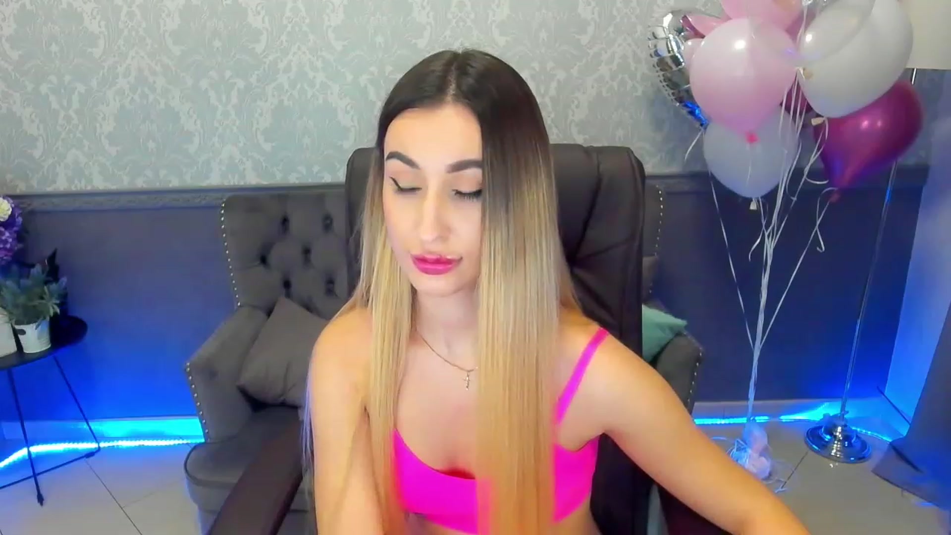 Gallery image thumbnail from LiaBrazzer's myfreecams stream on, 02/19/2023, 18:53 image 9 of 20