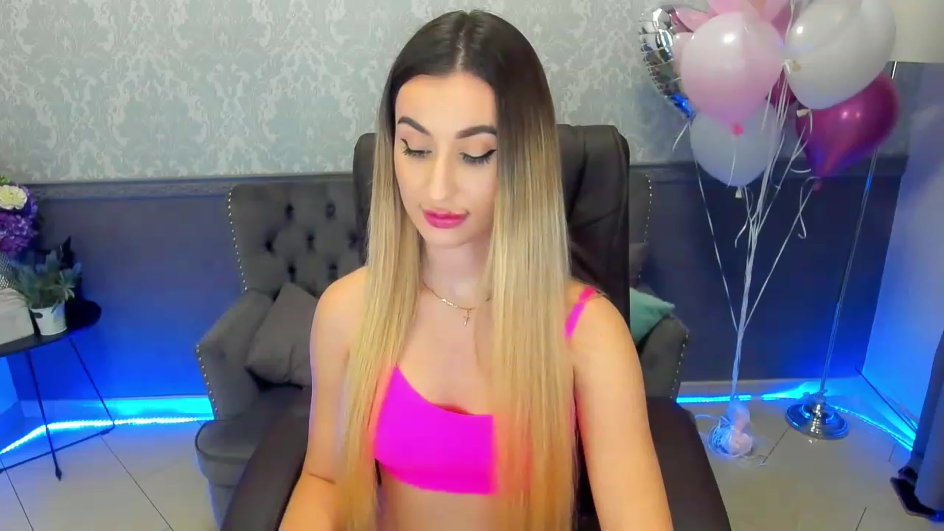 Gallery image thumbnail from LiaBrazzer's myfreecams stream on, 02/19/2023, 18:53 image 14 of 20