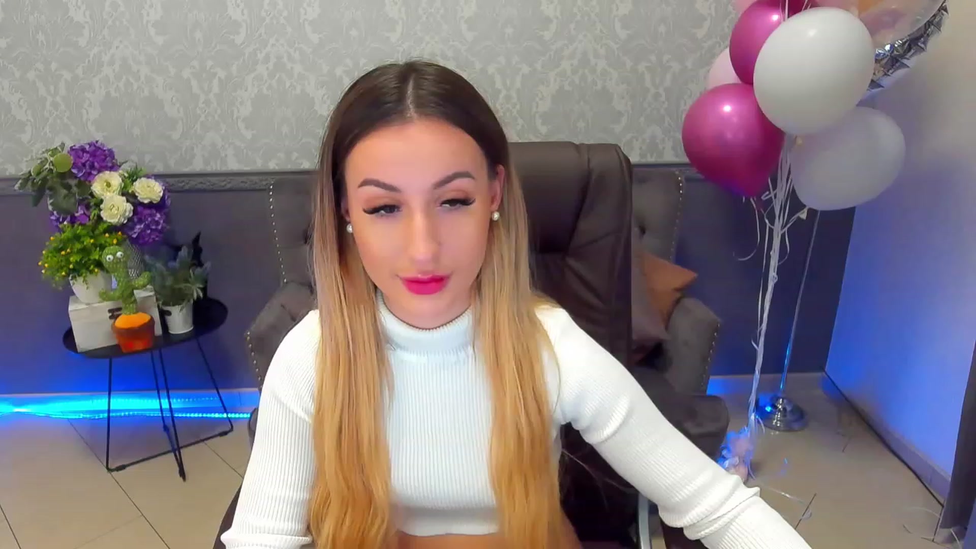 Gallery image thumbnail from LiaBrazzer's myfreecams stream on, 02/22/2023, 11:03 image 4 of 20