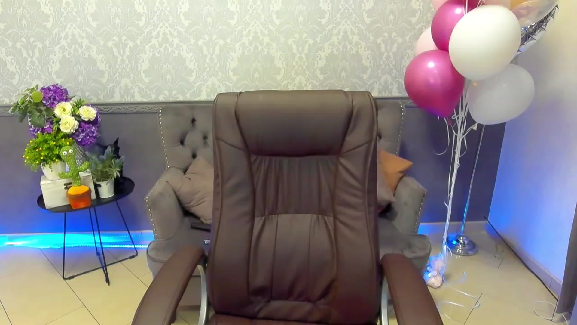 Gallery image thumbnail from LiaBrazzer's myfreecams stream on, 02/22/2023, 11:03 image 3 of 20