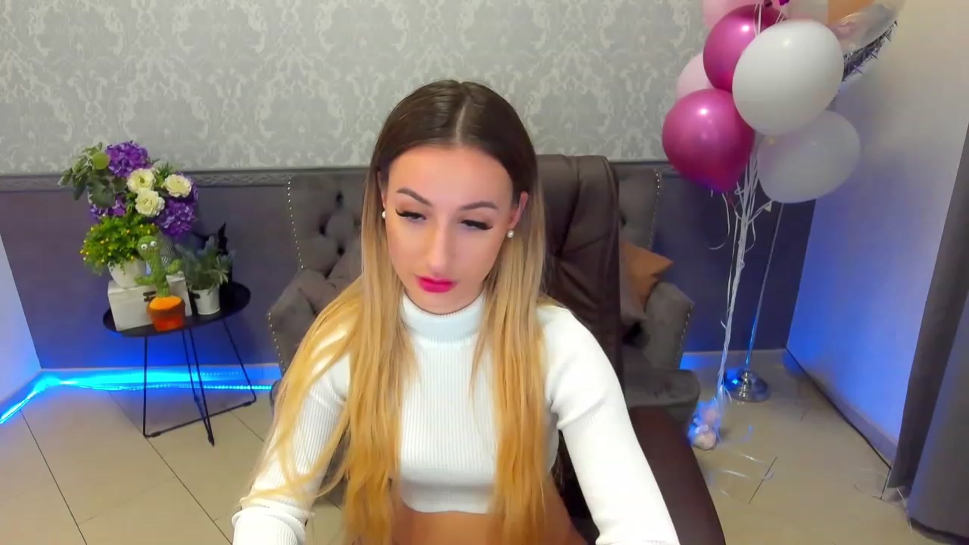 Gallery image thumbnail from LiaBrazzer's myfreecams stream on, 02/22/2023, 11:03 image 2 of 20