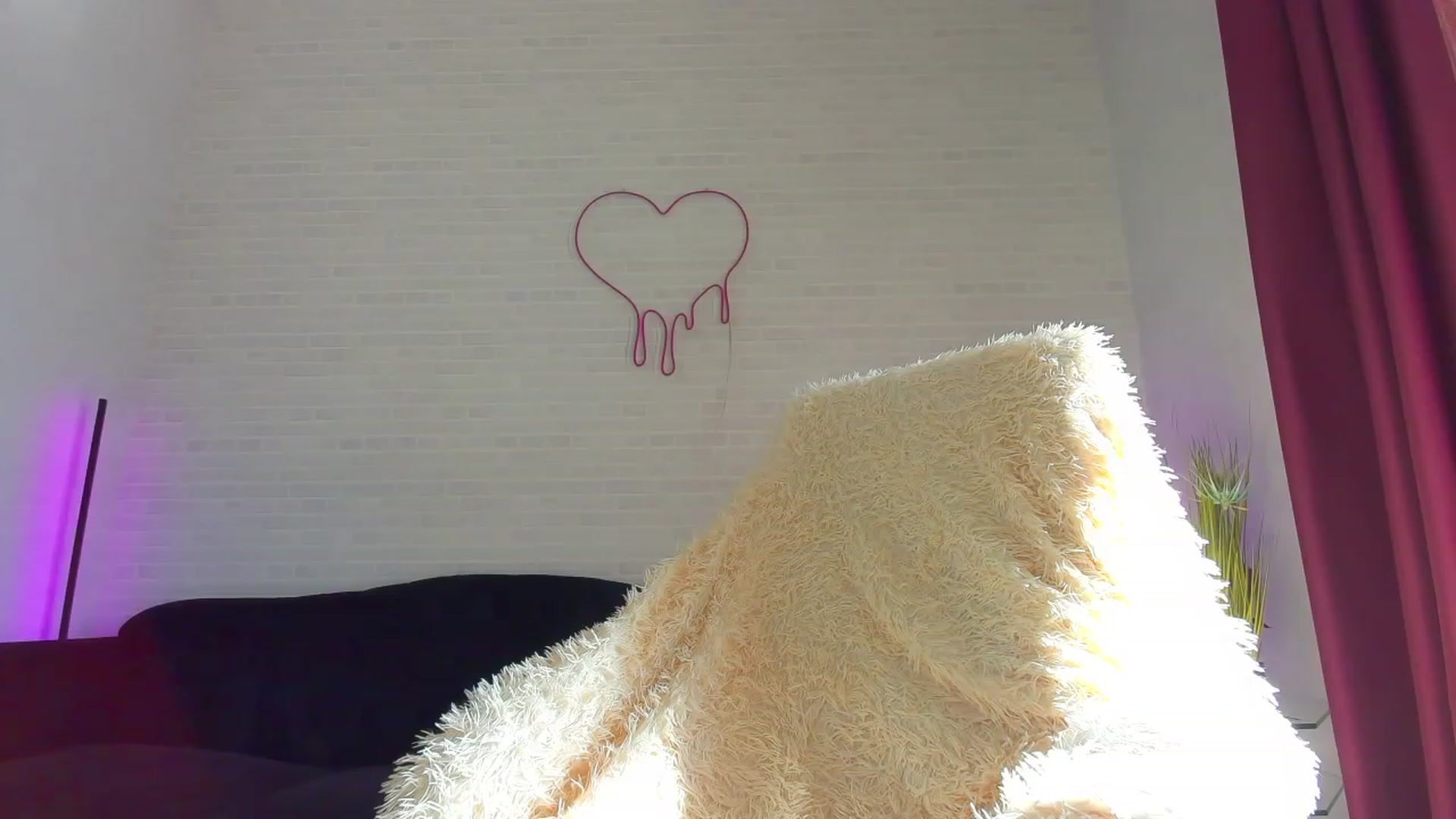 Gallery image thumbnail from LiaBrazzer's myfreecams stream on, 03/04/2023, 12:25 image 20 of 20