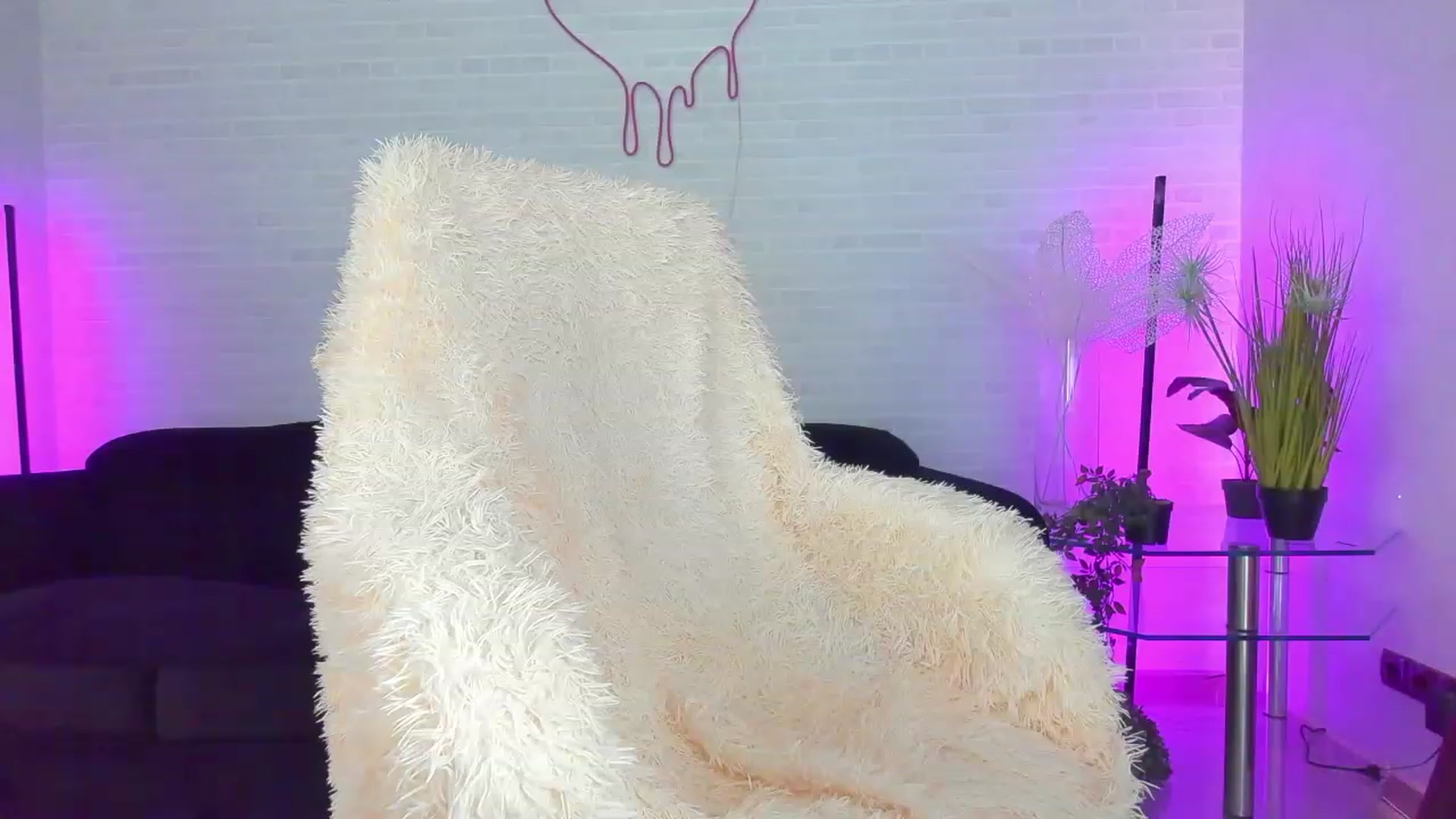Gallery image thumbnail from LiaBrazzer's myfreecams stream on, 03/04/2023, 12:25 image 16 of 20